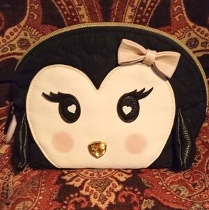 Betsy Johnson Penquin With Gemstone Nose  With Pink Bow . Cosmetic Bag .